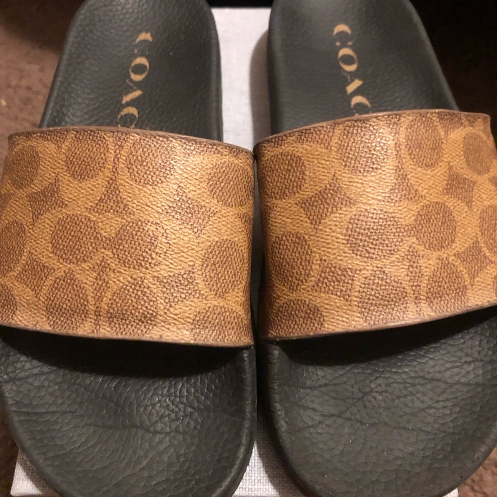 Women Coach Sandel Used , has few details on the left side scrap in the front